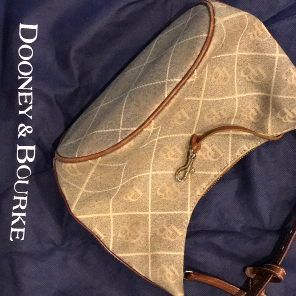 Dooney&Bourke - Picture 6 of 6